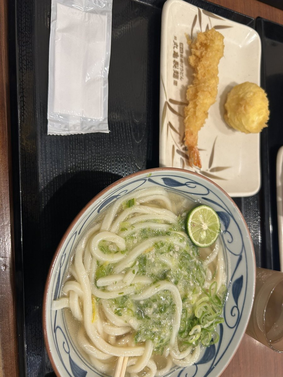 LRw20997's tweet photo. カラオケ来た〜
楽しむ！
その前に丸亀行ってきた https://t.co/QztErqNugO
