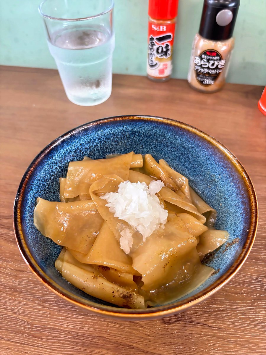 KxkxNitnid5555's tweet photo. MENPIRE壮

全開手打ち燕　汁なし
山椒煮干し合え玉　カワヒモ

今日は娘とゆっくりめに✨

ギリギリ食べれて良かった😂

煮干し汁なし好きにはたまらん🍜
センターに🐟も😂

カワヒモも不思議な
美味さなんだよねー🥰

ｺﾞﾁｿｳｻﾏﾃﾞｼﾀ٩( ᐛ )و https://t.co/32qiNL6Giu