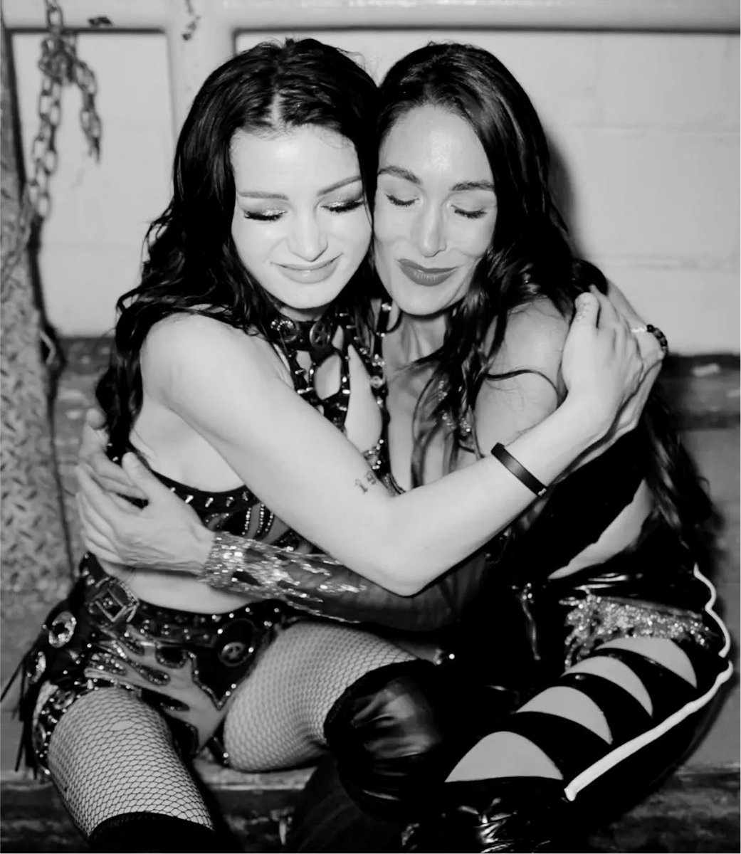 Leahs_Era's tweet photo. Rip Scream Mode😭💔
#Paige #Saraya #BrieBella #Summerslam #WWE
#Screammode #wrestling #fyp #foryoupage
@Saraya @NikkiAndBrie https://t.co/eW4eMOsEPs