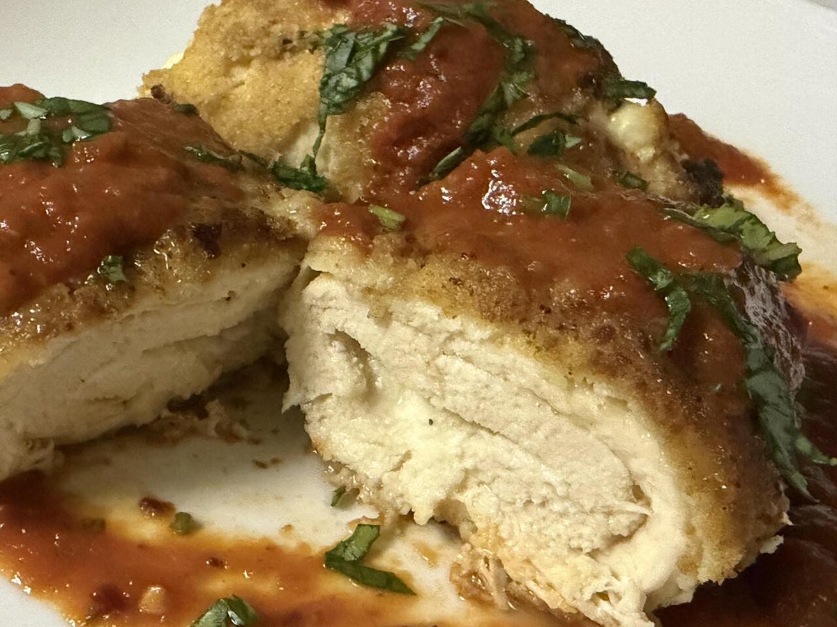 homevsfastfood's tweet photo. [Homemade] stuffed chicken (stuffed with a few Italian cheeses)
#homemadechicken #stuffedchicken #italiancheese #comfortfood #mealprepideas #homecooking #food #recipes #foodpic #foodie #foodlover #cooking #hungry #goodfood #homecookingvsfastfood https://t.co/KQLArmzOGz