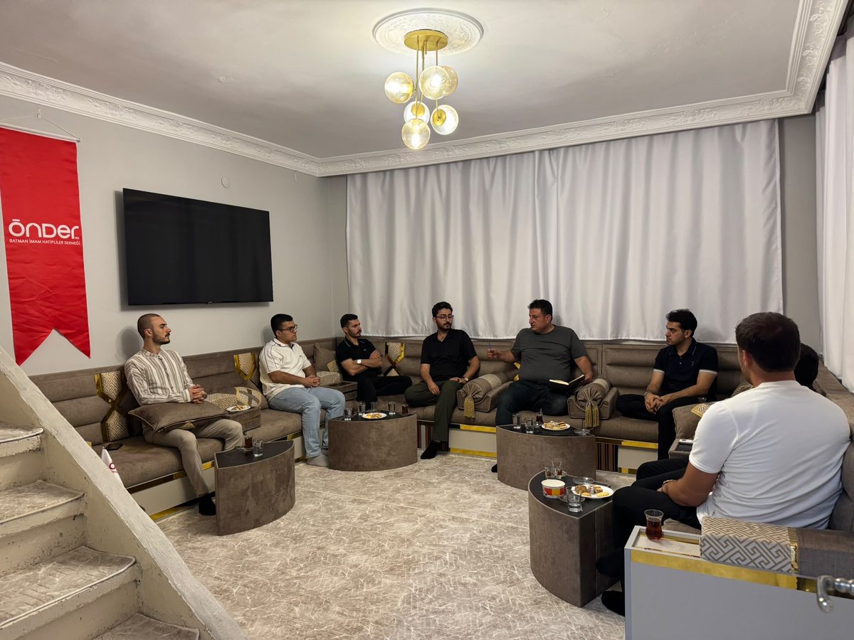 batmanonder72's tweet photo. Dr. Abdurrahman Kardaş’ın anlatımlarıyla Hikmet ve Düşünce Buluşmaları serimizin dördüncü haftasını “Dijitalleşen Dünyayı Anlamak” konusuyla geride bıraktık. ✅
#önder #önderbatman #önderihl https://t.co/MlmLs8N4gE
