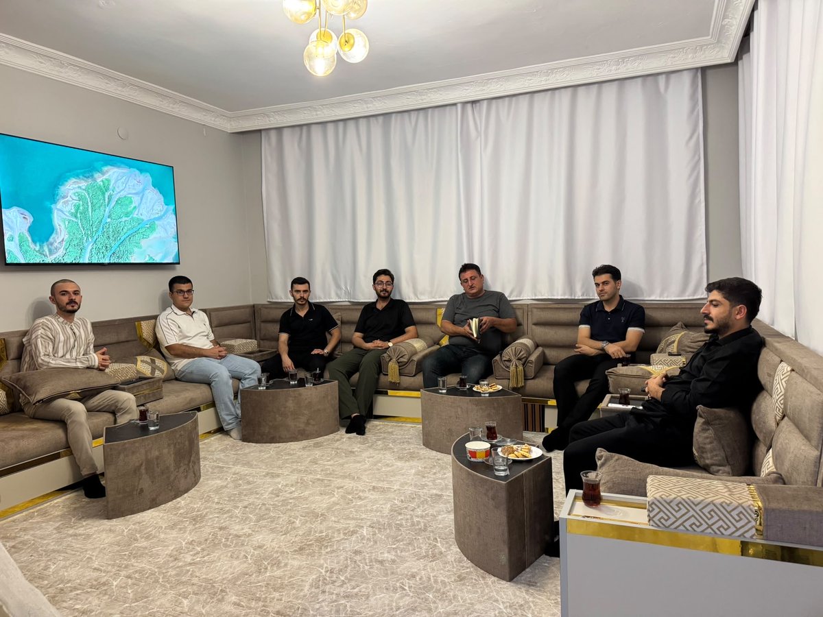 batmanonder72's tweet photo. Dr. Abdurrahman Kardaş’ın anlatımlarıyla Hikmet ve Düşünce Buluşmaları serimizin dördüncü haftasını “Dijitalleşen Dünyayı Anlamak” konusuyla geride bıraktık. ✅
#önder #önderbatman #önderihl https://t.co/MlmLs8N4gE