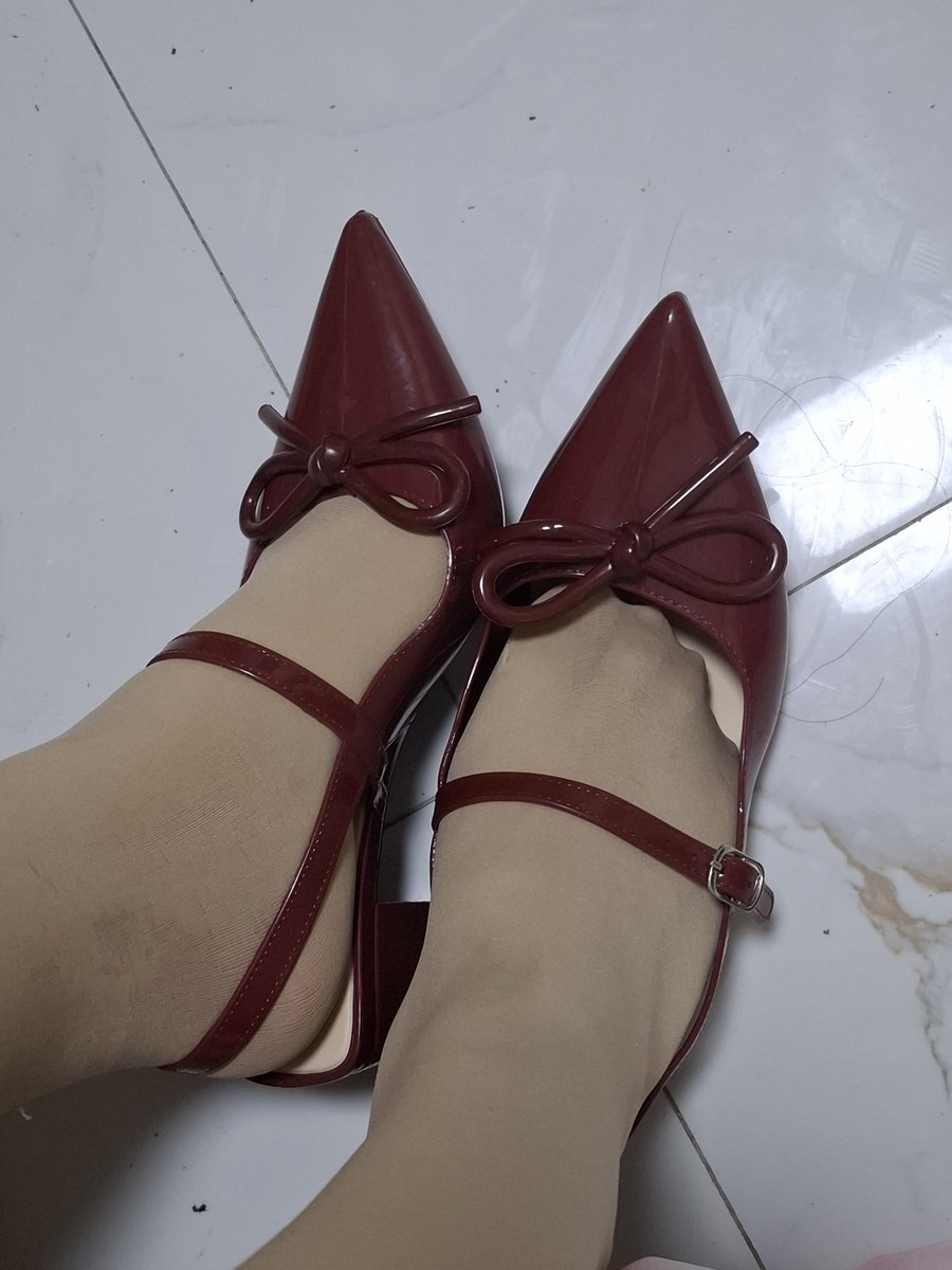 reisigal's tweet photo. Got some adorable heels, whaddya think https://t.co/mKIyFxeFR9