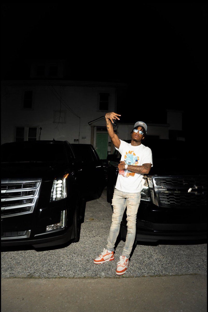 IrvDiamond's tweet photo. I just wanna get rich and sip ion want to fuss baby☔️ https://t.co/9bTp4Kiqaz