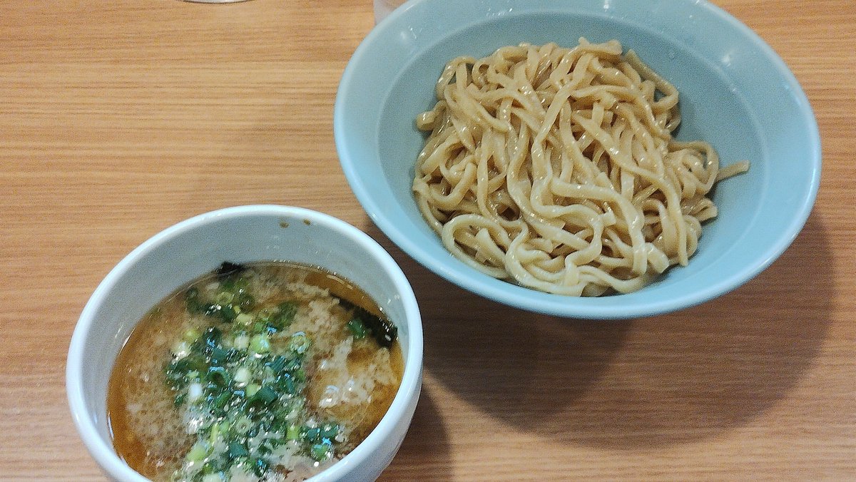 awakuni46's tweet photo. とあるラーメンヲタクの情報を元にアトレの大山🍜
細麺に惹かれたけどオススメのつけ麺
麺もスープもおいしかった😃 https://t.co/1F7ZqsbU0l