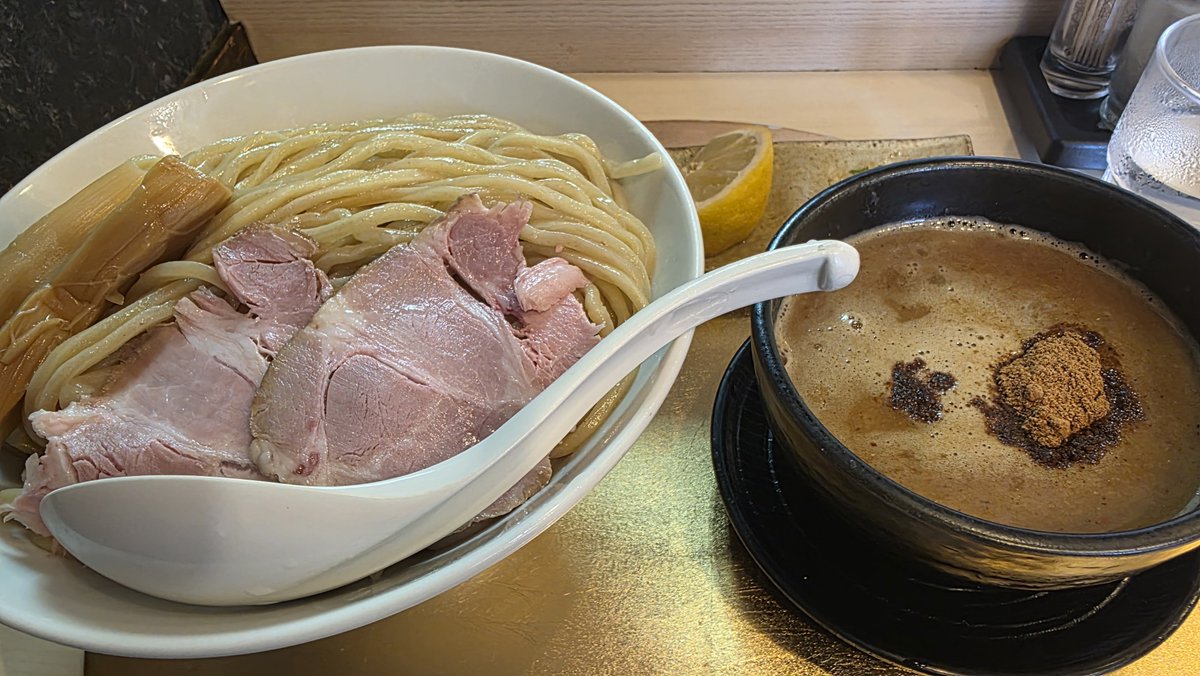 77noburin's tweet photo. ライブの合間に🍜 https://t.co/v81xHw2TvC