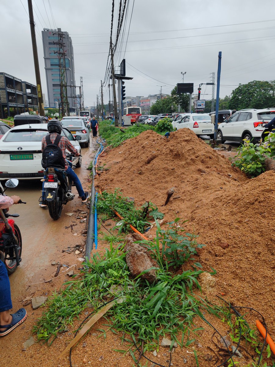 ashish_206's tweet photo. Footpath at Dlf Bus Stop, Gachibowli has been dug up for months and cables/wires lying all over making it unsafe. No clear way to walk for pedestrians, who are forced to walk onto main road.  @ZC_SLP @CommissionrGHMC @GHMCOnline @Comm_HYDRAA https://t.co/P8MCuRsd0X