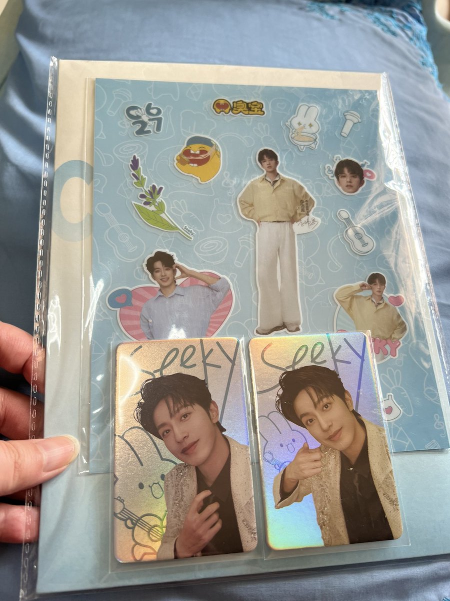 View_bbright's tweet photo. การ์ด 2 + สติกเกอร์ 1 + ซอง 1 
200 บาท รส. ค่ะ สะสมเงิน เอฟ นิตยสารต่อค่า 🥹

#ตลาดนัดabodesire #ตลาดนัดdesire4 #jiangheng #lipeien #jiangli https://t.co/J559wlqoLj