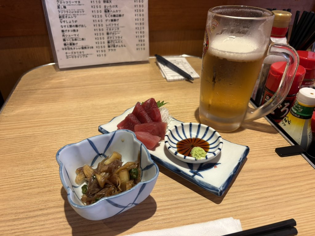 tororoudonjiru's tweet photo. カンパーイ🍻 https://t.co/TuBsRDNsz1