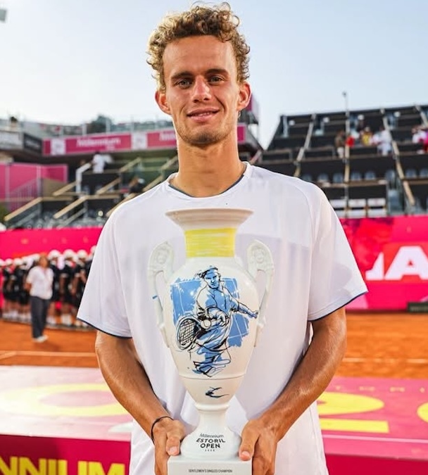 JeuSetMaths's tweet photo. 📊 Pour la 4e fois depuis le début de l'ère Open, trois joueurs français 🇫🇷 ont ouvert leur palmarès  la même saison :

🗓️ 1999
🏆 Jérôme Golmard 🇫🇷
🏆 Nicolas Escudé 🇫🇷
🏆 Arnaud Di Pasquale 🇫🇷

🗓️ 2004
🏆 Anthony Dupuis 🇫🇷
🏆 Michaël Llodra 🇫🇷
🏆 Jérôme Haehnel 🇫🇷

🗓️ 2005
🏆 Richard Gasquet 🇫🇷
🏆 Gaël Monfils 🇫🇷
🏆 Florent Serra 🇫🇷

🗓️ 2026 🆕
🏆 Quentin Halys 🇫🇷
🏆 Luca Van Assche 🇫🇷
🏆 Arthur Géa 🇫🇷
