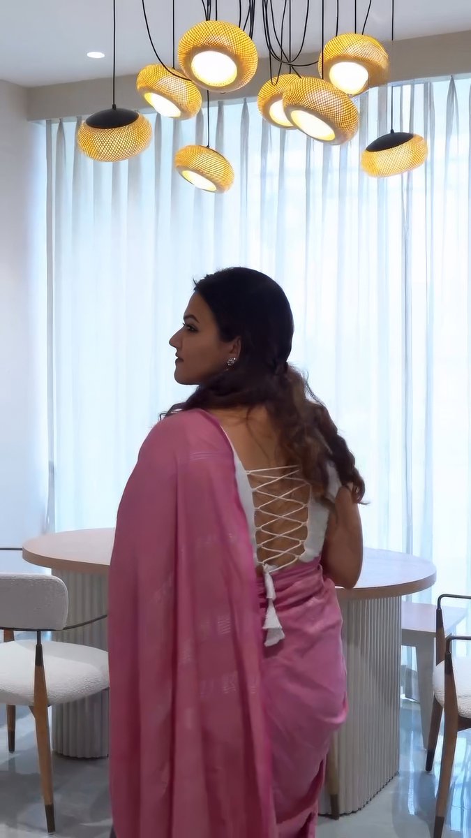 KSARAVANAN_98's tweet photo. The pink saree and her beautiful smile made my day. 💗
#AparnaDas https://t.co/cwi2RAxDVb