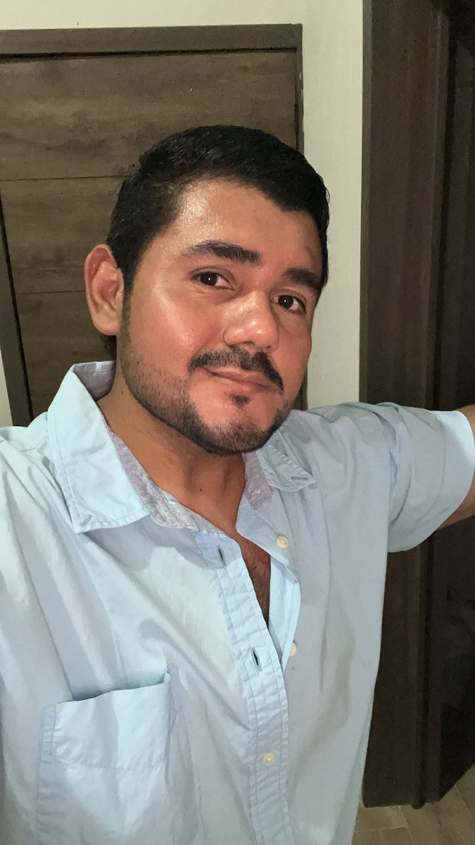 Renatios's tweet photo. No sabías que el mundo entero se destruía https://t.co/7VTvjbHmNt