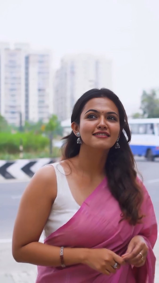 KSARAVANAN_98's tweet photo. The pink saree and her beautiful smile made my day. 💗
#AparnaDas https://t.co/cwi2RAxDVb
