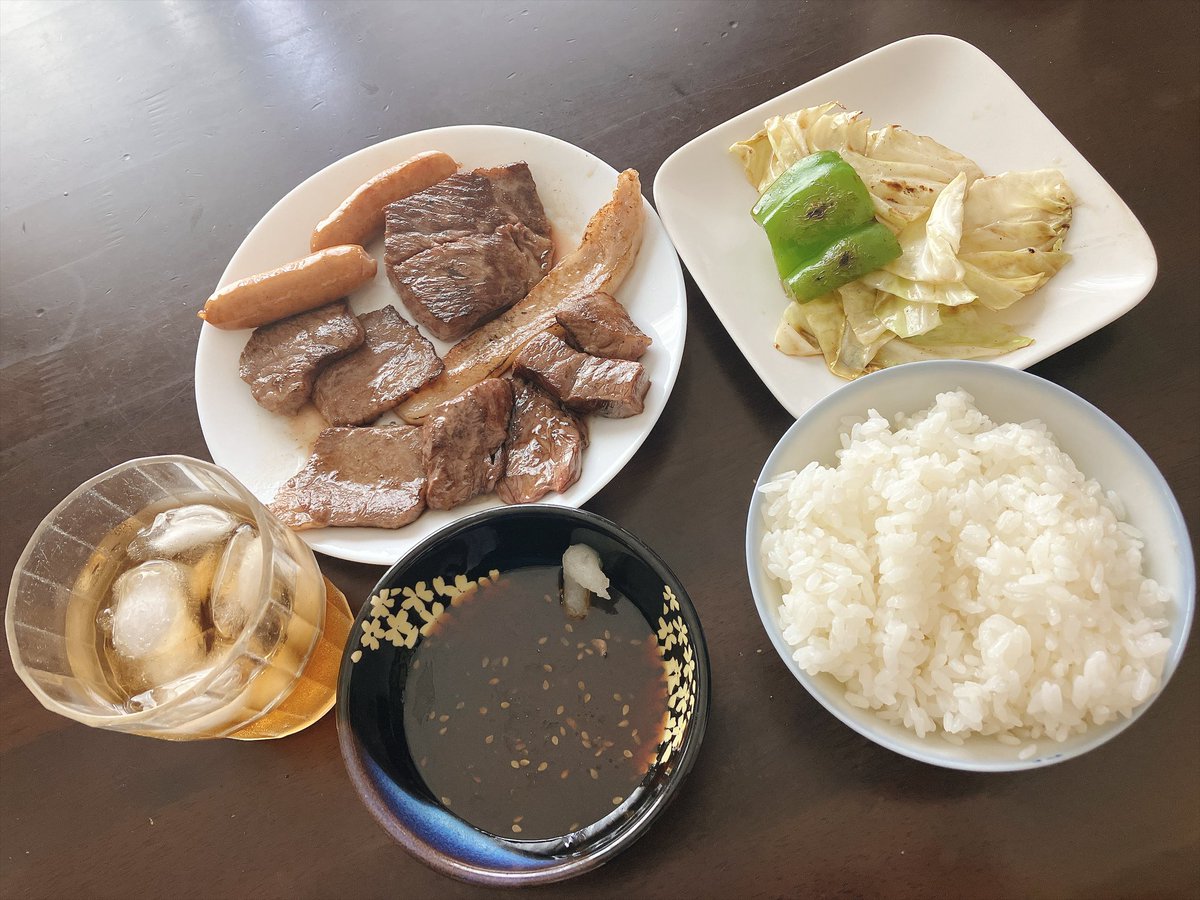 9101karupabe's tweet photo. 母が友達呼んでBBQしててそれの火起こし手伝ったらいいお肉おすそ分けしてもらった〜🍖

いい肉はサッと焼くぐらいが良いからね👍
ご飯３杯おかわりしやした... https://t.co/0FkCFLygPv