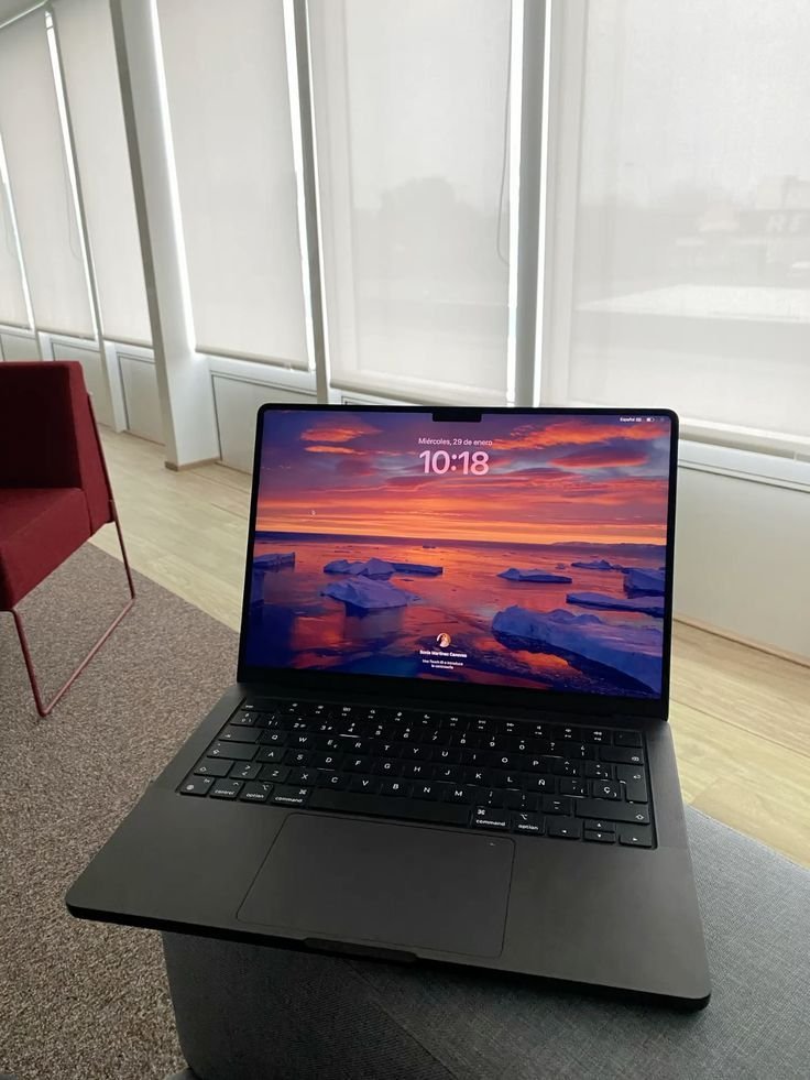 justchandanx's tweet photo. Let's end this debate 

Thinkpad                  or           Macbook https://t.co/BPVe5nUZIc
