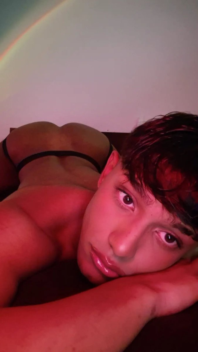 mstico01's tweet photo. Com óculos ou sem?
#gay https://t.co/7G279zNeu4