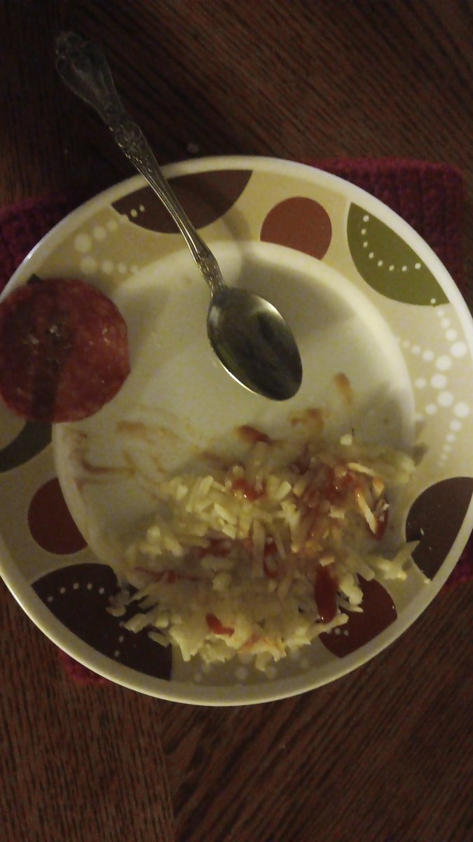 puppyFish413's tweet photo. My plate vs what was left. Im actually so fat kms 💔 https://t.co/LnB7ONydqI