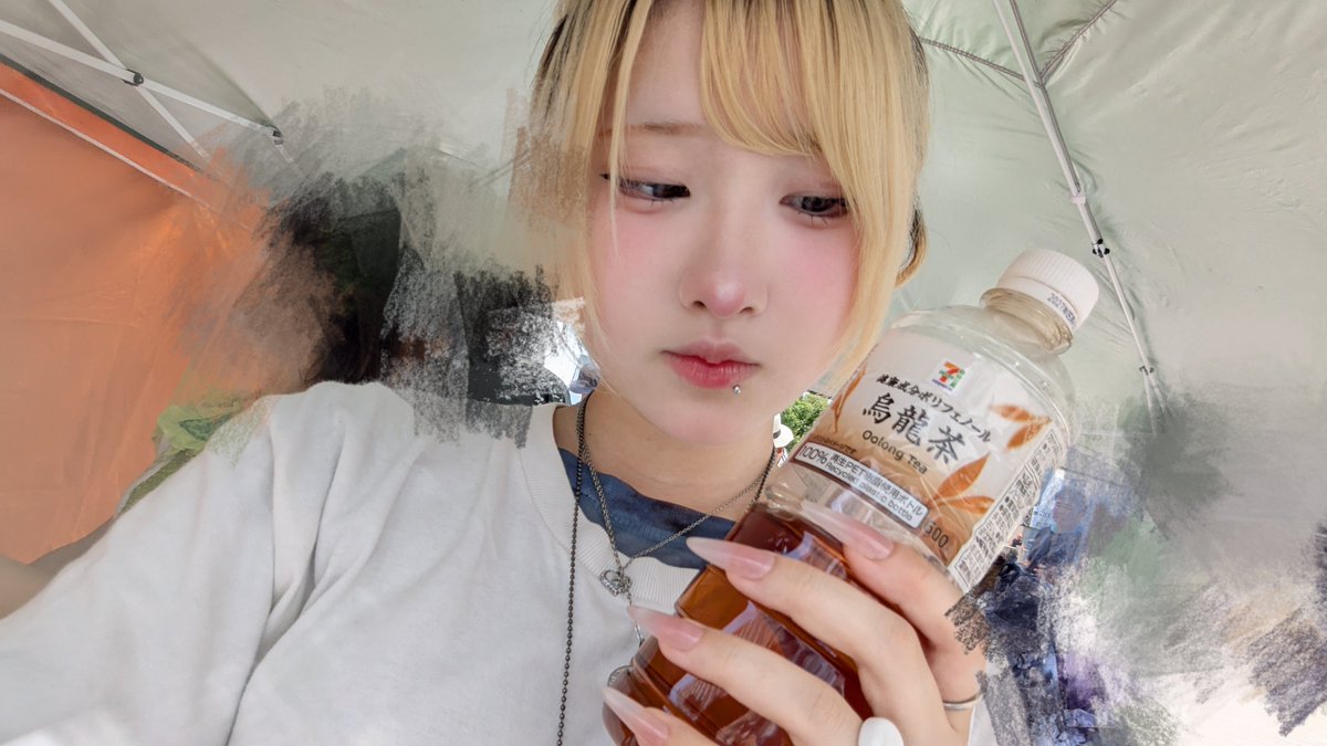 rem_yumeiro's tweet photo. 水戸！ありがとう〜！色んな人と話せて楽しかった🎶
暑すぎて烏龍茶がぶ飲みしてた✌🏻
みんなも熱中症気を付けてね🖐🏻💧 https://t.co/DvXCh2tEGZ