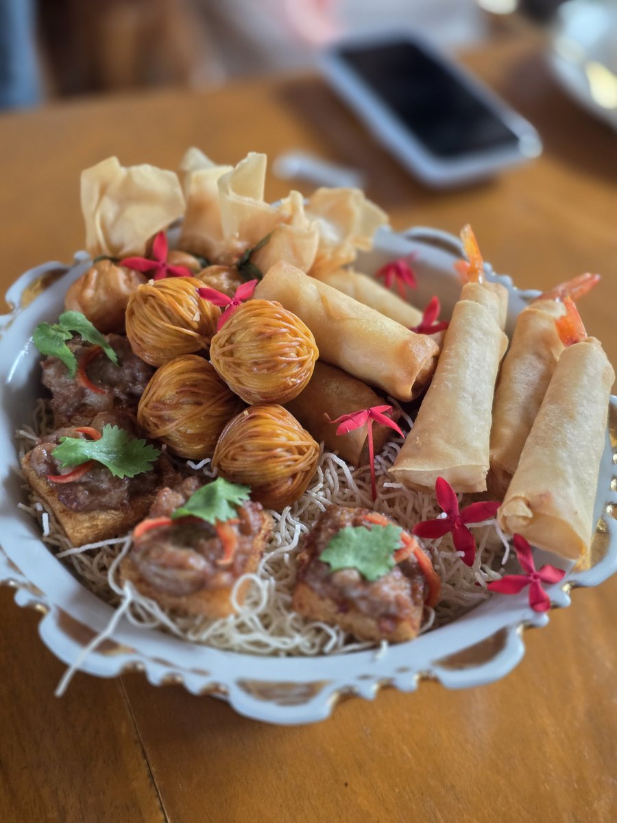thin_yu_naing's tweet photo. Pannana Cafe & Eatery! 🚐💨🌿

A cozy café and restaurant in Ayutthaya, offering a delicious dining experience in a warm and relaxing atmosphere. 🍽️☕🌳
Enjoy a special lunch and create wonderful memories with @tawattannn 

#GarnierKGlowxFourth1DayTrip
#GarnierThailand
#Fourthnattawat
#โฟร์ทณัฐวรรธน์