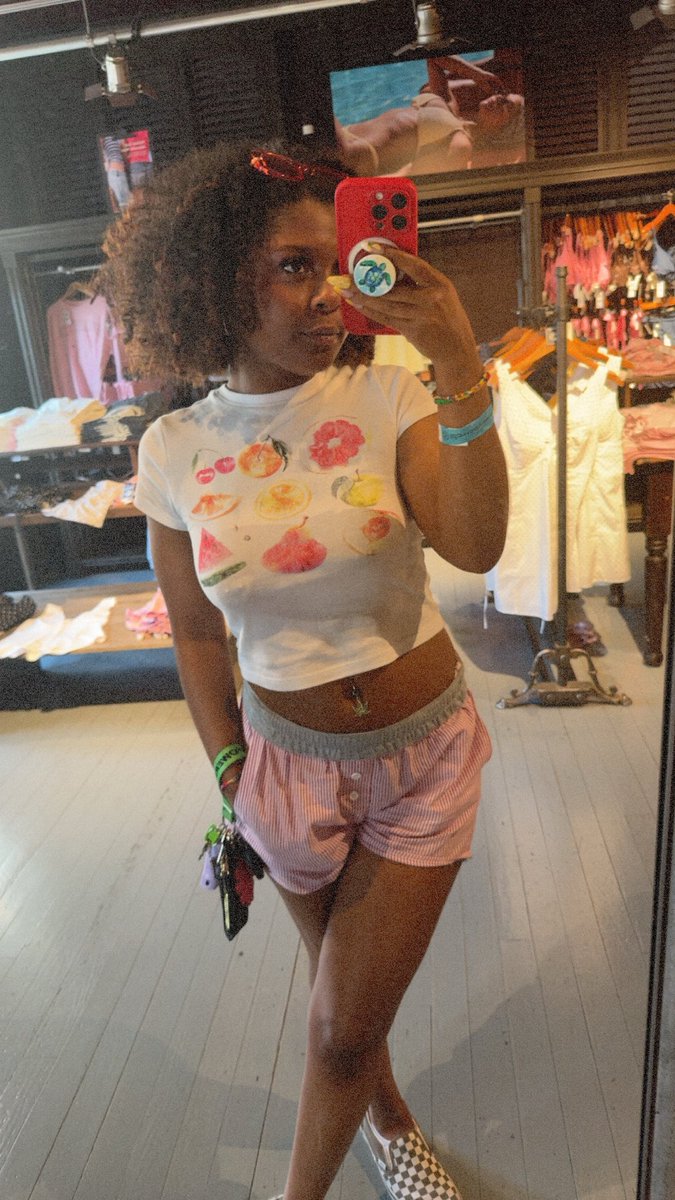 essence_f's tweet photo. Fruity patootie 🍑 https://t.co/s80oUvucd7