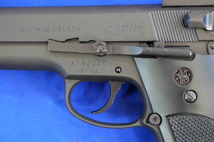 baradagi3's tweet photo. https://t.co/Z1y5rX0Z7i
マルシン S&W Mk.22 Mod0 BHW。
新規製作パーツは主にスレッドバレル、フロントサイト、リアサイトガード、スライドロックレバー、サプレッサー弐加えて専用カートリッジぐらいなのに、M39とは全く別モノの印象を受けますw
#mk22 #ハッシュパピー #マルシン https://t.co/OYdv3ggd5U