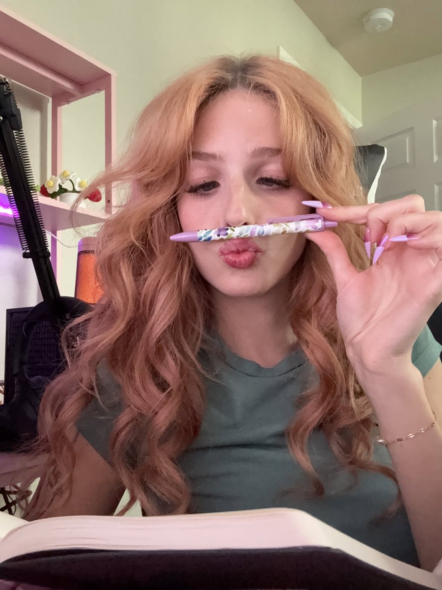 pennynightz's tweet photo. (Flirting) lol i gave you a boner https://t.co/f47PcsTDY2