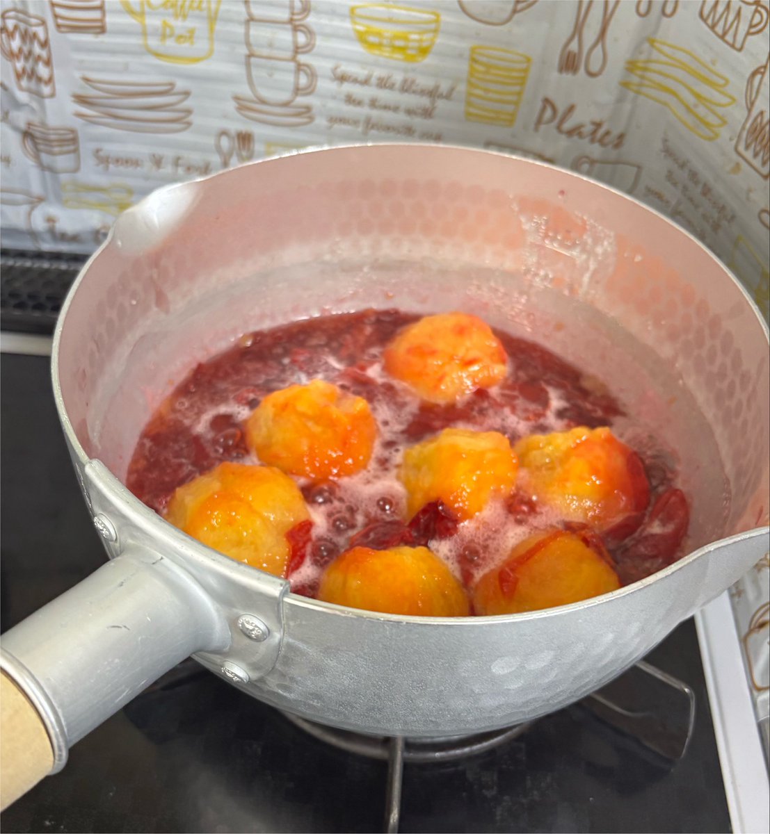 destinylovers09's tweet photo. 親からプラムを貰って
どんな食べ方がいいか調べると
プラムのジェラートがあったので
とりあえず凍るまで待機です。 https://t.co/lgPqr5OmwB