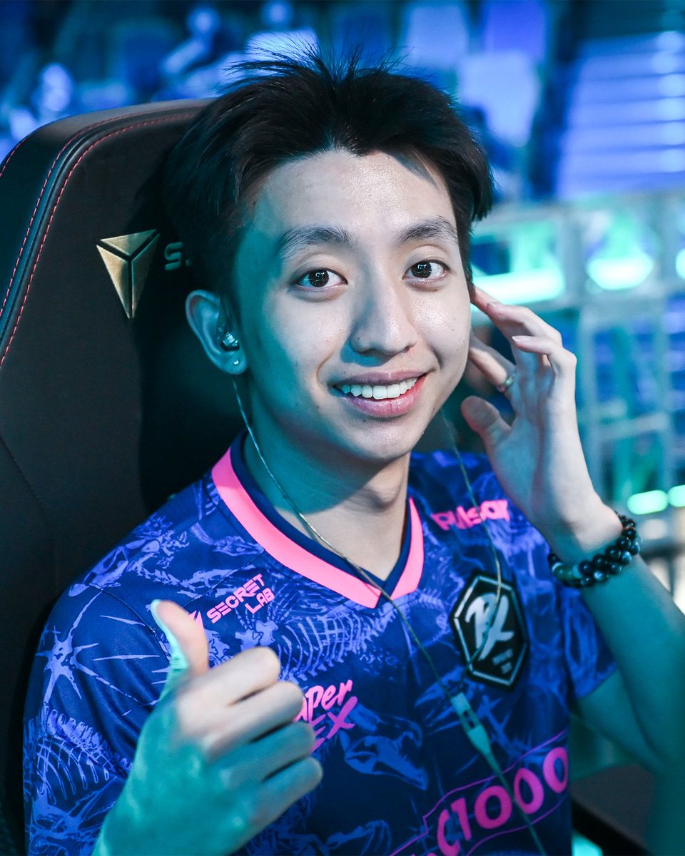 pprxteam's tweet photo. new haircut who dis https://t.co/BIZJWZU5ph