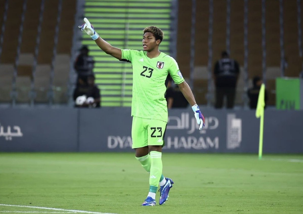 sonof_omafu's tweet photo. 🚨🔵🔴 Paris Saint-Germain have presented their project to Zion Suzuki in order to get green light from the boy.

PSG are ready to advance with Parma as Juventus also wanted Zion but had initial bid rejected. https://t.co/8HcAxCajGd
