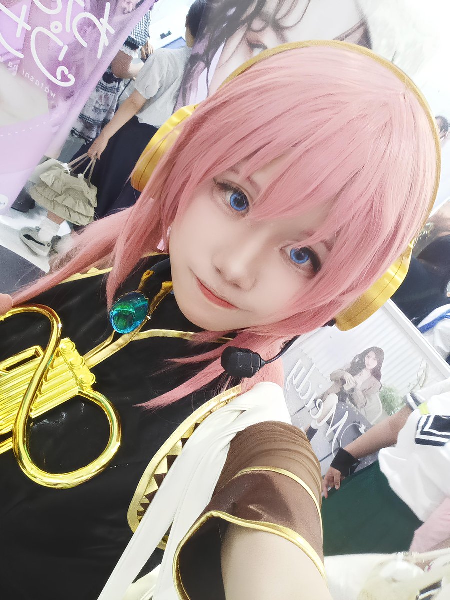 meguri_cos's tweet photo. コスサミ来ましたー！ミクと居ます🩷💚暑すぎる
＃コスサミ https://t.co/TZWHGfC0wZ
