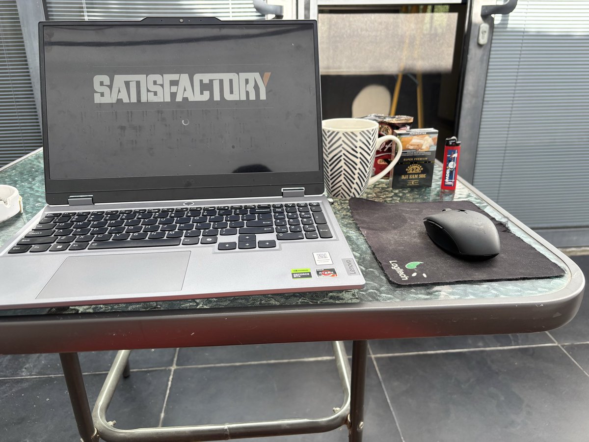 fachridedeli's tweet photo. Ditemani dengan kopi hitam dan rokok. Saya siap membangun pabrik di game satisfactory. 😅 https://t.co/WusR4oGcTt