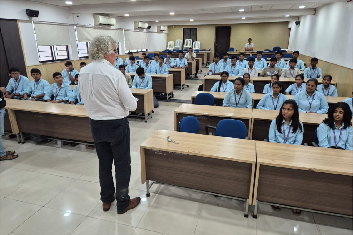 ritindia1983's tweet photo. As part of the SES Expert Visit, Mr. Heiko Holger Pohse (Germany) delivered an inspiring session on "Modern Automobile Technologies and Global Career Pathways" for Diploma Mechanical Engineering students.
#RIT #SES #Germany #AutomobileEngineering #MechanicalEngineering https://t.co/m56bOCu36S