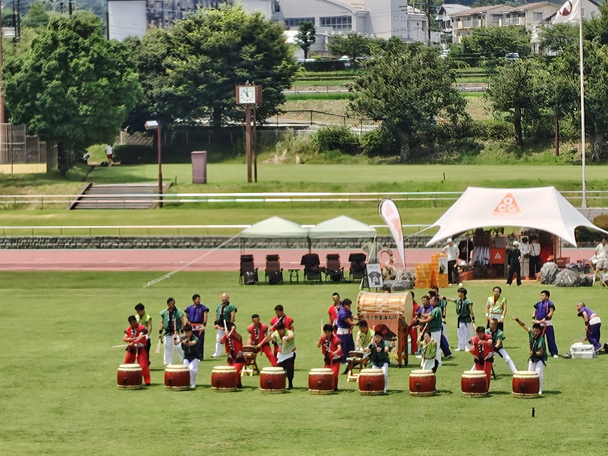 gotembahanshi's tweet photo. 今年も富士登山駅伝ゴールで応援🪭
めちゃくちゃ暑かった🥵

自衛隊さん総合優勝10連覇ならず💦
民間も年々強くなってるね😱

炎天下の虚無タキスケとハラちゃん
太鼓の皆さんも暑い中お疲れ様でした🙇

https://t.co/rcG4lEwOCM https://t.co/6akJyq582B