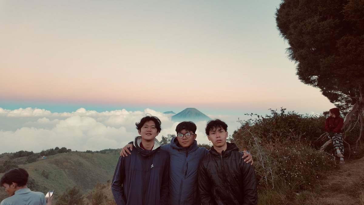 awlulpisces's tweet photo. Gn. Prau (2590 MDPL)
Masih Pemula Kaaa 🫡
#gunung #prau #summit #hiking #mendaki https://t.co/QjCXxq9y3c