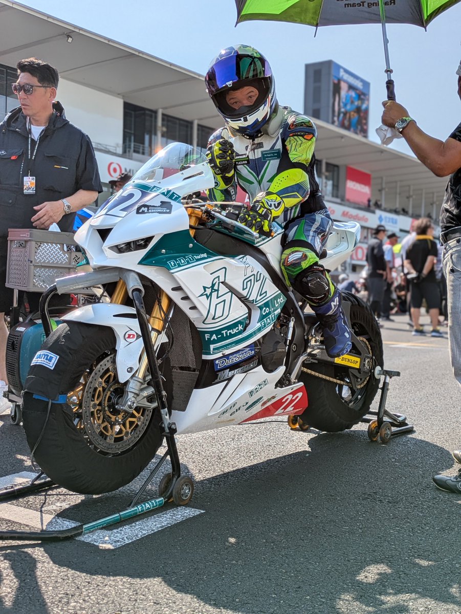 72Project2025's tweet photo. [鈴鹿サンデーロードレース]
鈴鹿サンデーロードレース第三戦
続いて
Team MERCURY with 72project
NAT ST1000クラス
#22 竹中選手
4番手で決勝スタートです！

#鈴鹿　#鈴鹿サンデーロードレース　#レース https://t.co/dX23BHcrWR