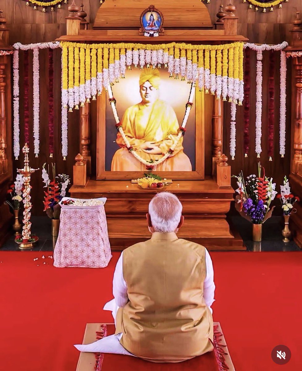 Shehzad_Ind's tweet photo. Can you Spot NARENDRA ? 

There are two of them.