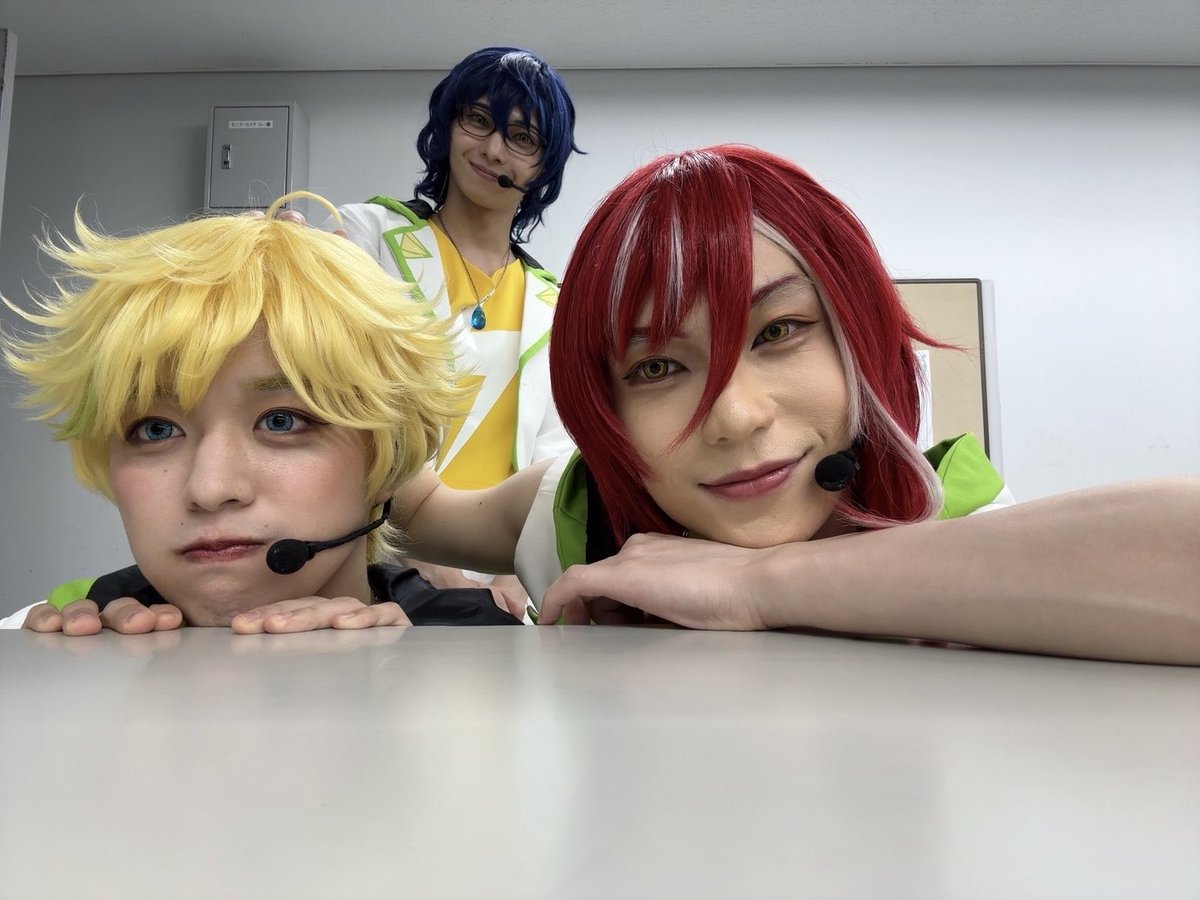 miyawaki2001's tweet photo. あんステライブ3公演目
ありがとうございました！⚡️
せんぱいとししょ〜と
ししょに頭なでなでしてもらったな〜♪ https://t.co/DHmFPAA0eH