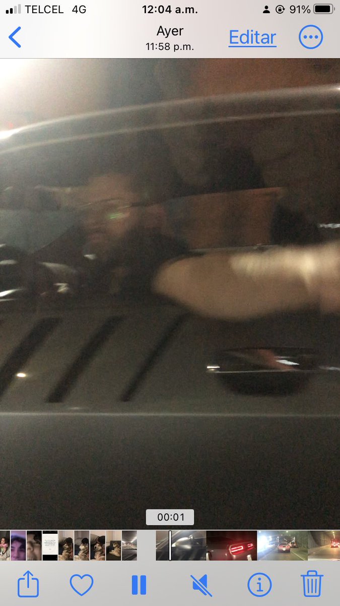 NoniLoGo's tweet photo. .@Trafico_ZMG este caballero en el paso a desnivel de López Mateos metiéndose entre los autos con tráfico se enfureció por tocarle la bocina y su reacción fue lastimarse la mano de princesa, huyó por Hidalgo.
(Permiso provisional de placas.)
Me disculpo por el pésimo video https://t.co/PTZzbHIl5X