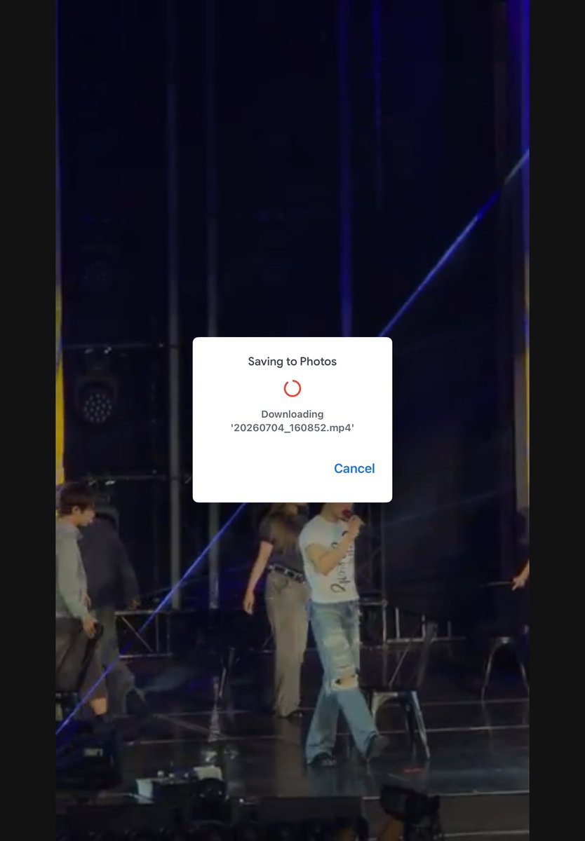 ijnjeno's tweet photo. (download fancam full volume)  and then my sister said “enaknya nonton apasi mba kan kecil mereka kalau diliat” 😔💔😭😭😭😭ㅠㅠ https://t.co/5C5Ni19tG7