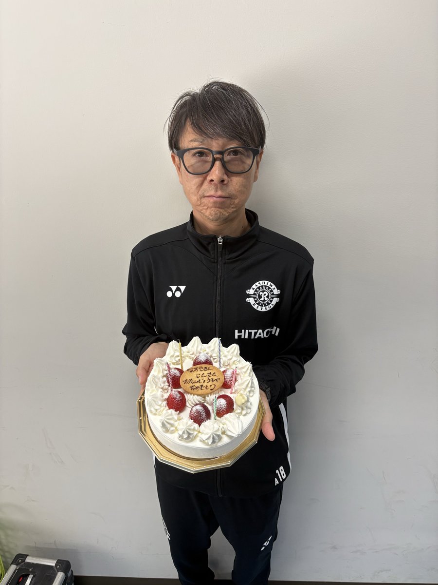 reysolschool's tweet photo. 【アカデミースタッフ誕生日】
⚽️#近藤正史 トレーナー
🗓️(誕生日)
8/1
💪🏻(年齢)
47
☀️(レイソル歴)
29年(アカデミー8年、アカデミースタッフ21年)
👦🏻(みんなからの呼び名)
こんさん
👔(プロフィール)
https://t.co/18ZsnphZI9 https://t.co/Nvi5cbhBuZ
