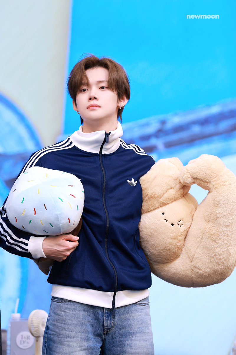 newmoon_iiii's tweet photo. 260802 💪🏻💢

#연준  #YEONJUN  #ヨンジュン 
#TXT #TOMORROW_X_TOGETHER
#투모로우바이투게더 https://t.co/gXYiE2cKWZ