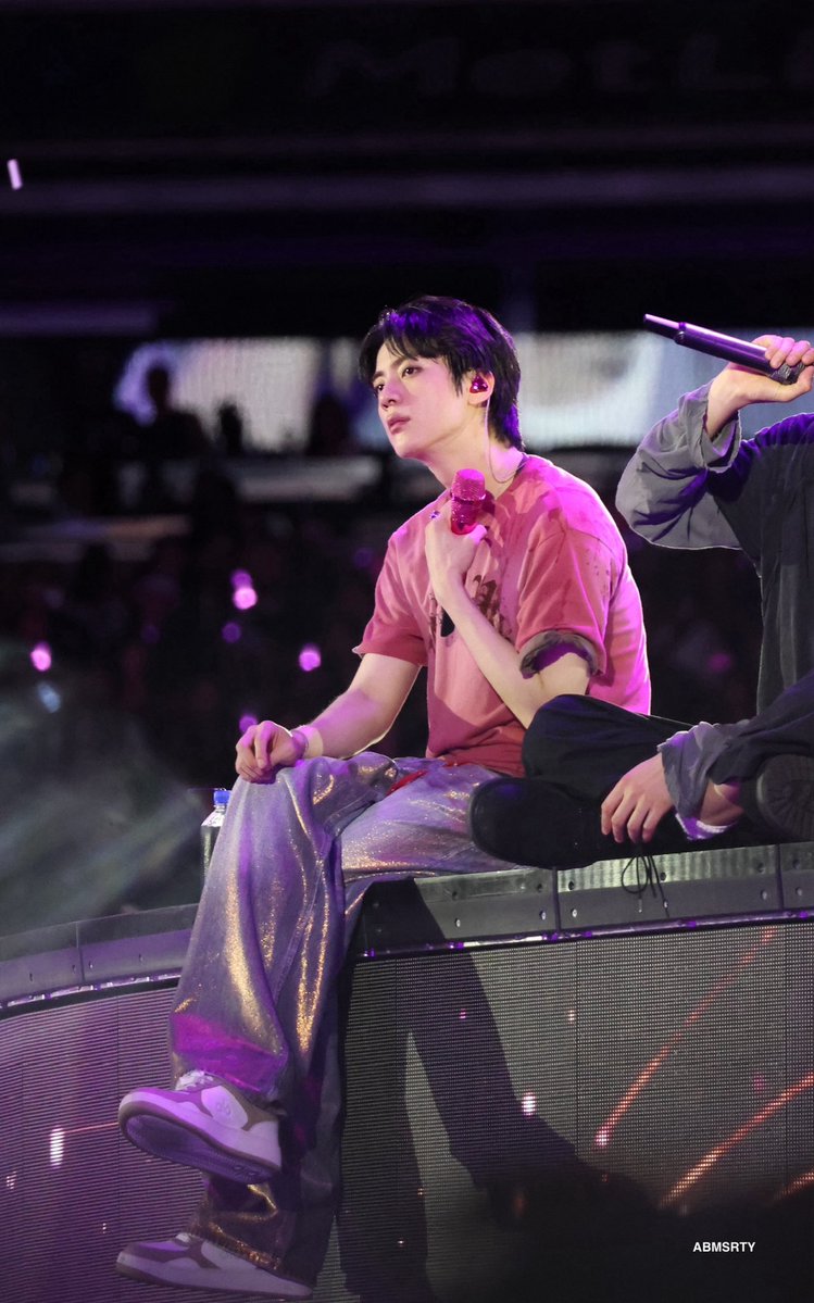 ABMSRTY's tweet photo. 260801 ARIRANG TOUR in East Eutherford
#진 #JIN #김석진 #KimSeokjin #석진 #Seokjin #BTSJIN #BTS #방탄소년단 
#BTS_WORLDTOUR_ARIRANG_EASTRUTHERFORD https://t.co/EmwrVxTTN9