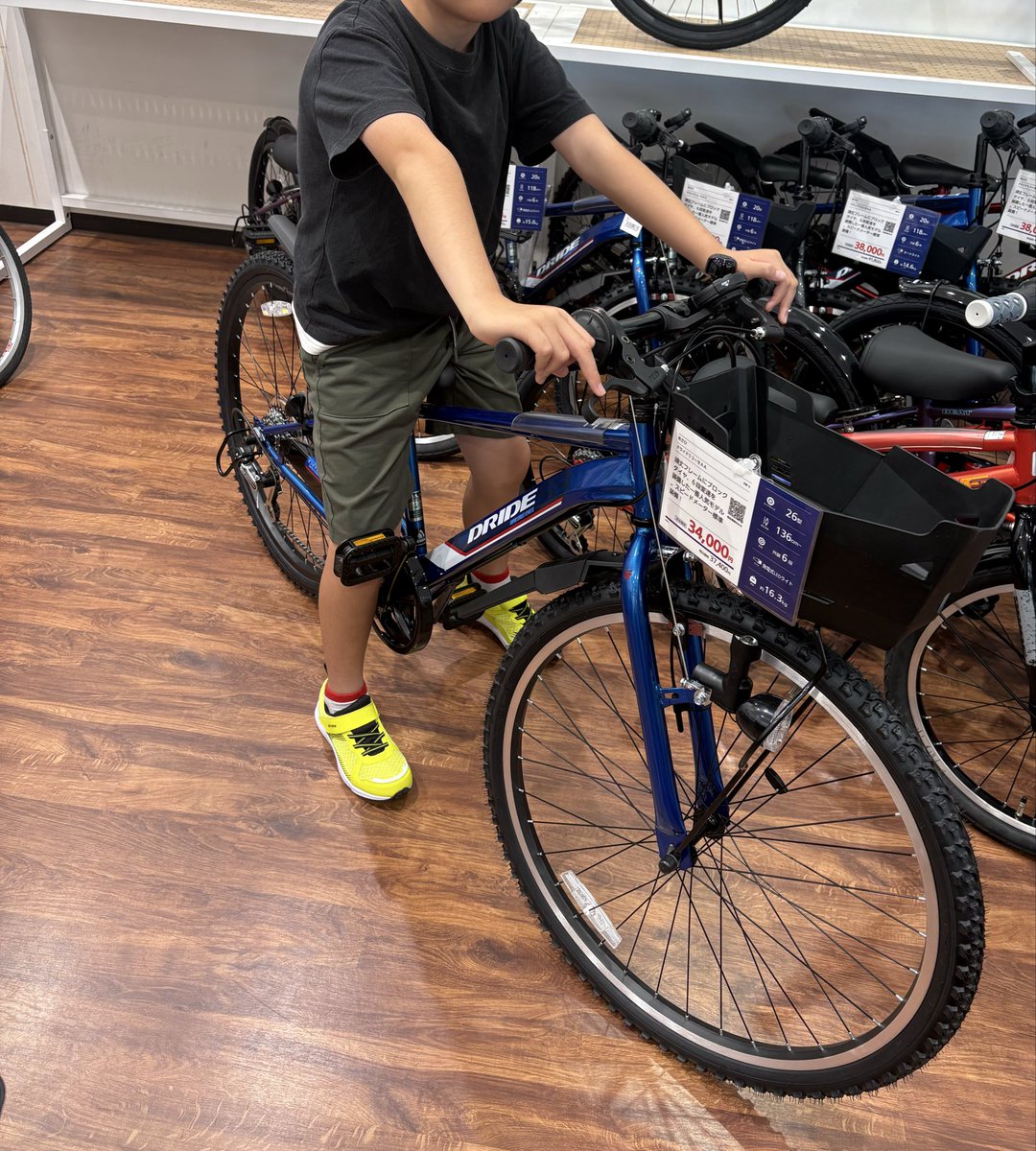 negidg's tweet photo. 下の子の誕生日に自転車購入
真ん中くらいの値段のやつやけど高いねぇ
やはりママチャリが最強か https://t.co/75aYe4lqgk