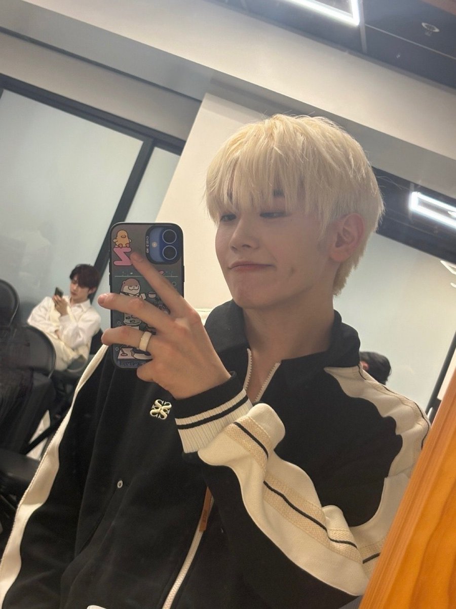 hyxxnu_'s tweet photo. 딱 1년전 오늘 금발 태래 ㄴㅁ 이쀼다💛💛💛 https://t.co/jkx57GjgSk