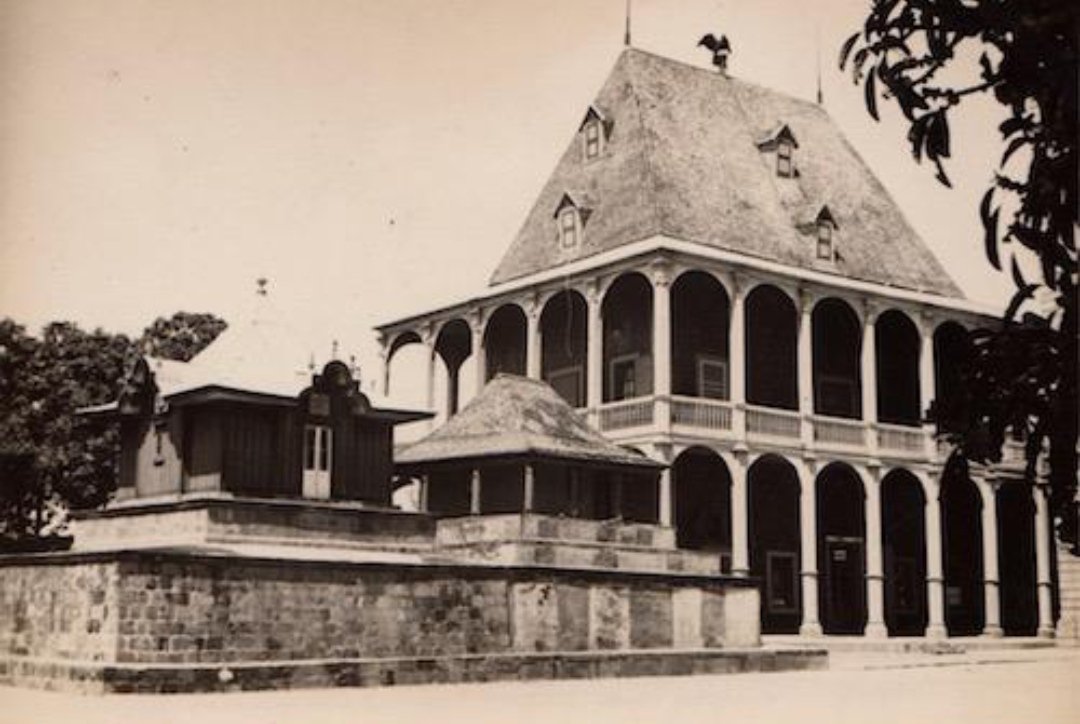 Madagascar24now's tweet photo. In the late 19th century, Antananarivo became the center of one of Africa's most influential island kingdoms before the colonial era reshaped the country's future
One photo... one city...countless stories.
🇲🇬 #OnThisDay #MadagascarHistory https://t.co/a2LrAcLyCd