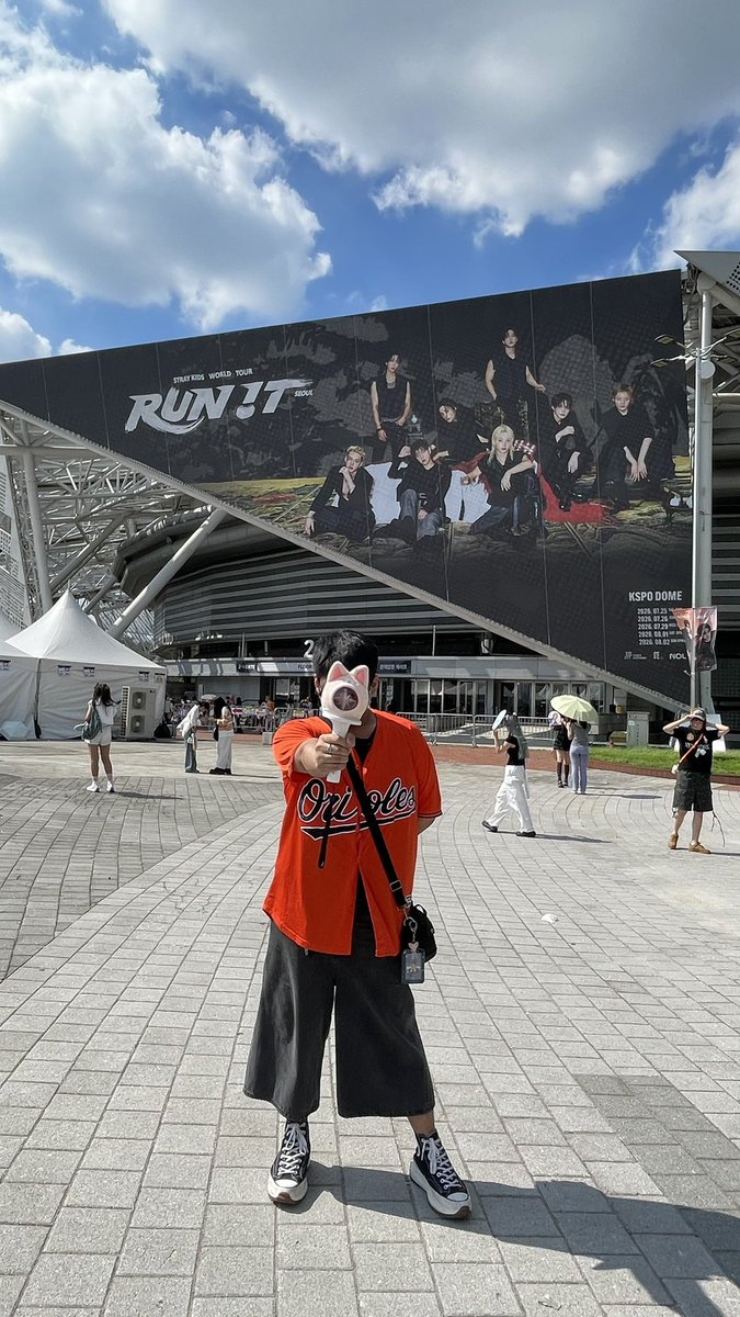 skzvtiming's tweet photo. DAY 5 LAST SEOUL CONCERT DAY! LETS GAUUR!

#스키즈와_런잇_DAY5
#RUN_IT_SEOUL
#THIS_AND_THAT https://t.co/uO3NF4tGrQ