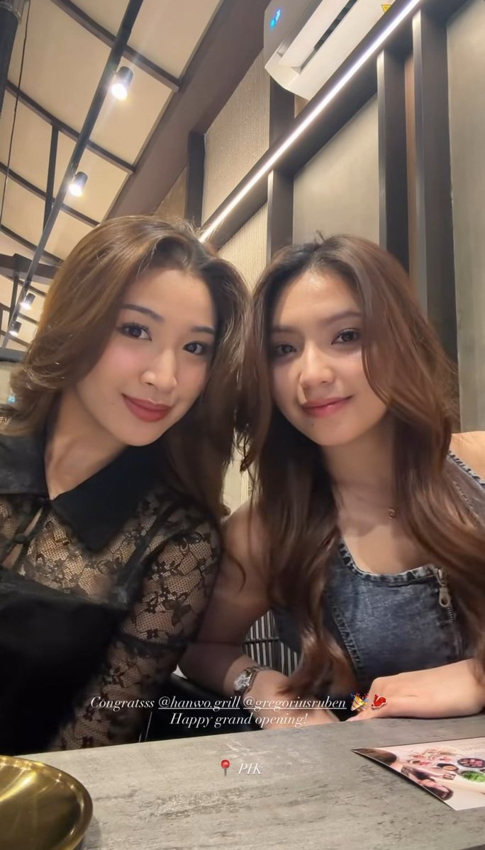 gloekosa's tweet photo. old money couple pik yang setiap minggu sekali udah pasti fancy dinner, yang satu pilates tiap sore sembari menunggu si istri pulang kerja. punya rumah dengan backyard seluas lapangan padel, punya guguk 2 dan kucing 3, childfree mentok https://t.co/UbUOiybisD