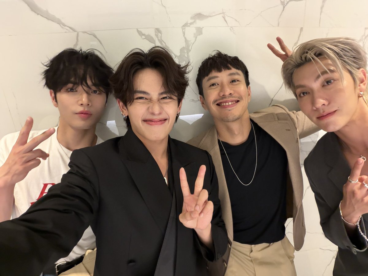 yk_thbn's tweet photo. 結局相手を見返したかったら成功する事以上に自分が幸せになる事なのかなと思ったpayback。成功の為に手段を選ばない方法取ってるといつか足元すくわれるのはサニーが教えてくれてるし。
ぼすくん目当てに観てたけど、面白い作品だった✨
#PaybackFinalEP
#PAYBACKTheSeries
#楽天TVでPAYBACK https://t.co/LQXZU36Lq9