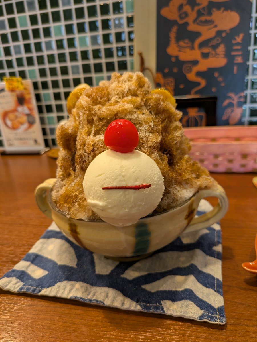 erikotochan's tweet photo. 今年の4杯目のかき氷🍧
コジマトペさんのクロクマ
コーヒーシロップ
中にコーヒーゼリーとあんこ。
オムライスのソースは自家製トマトソース。うまうまです😊 https://t.co/B3VDgl1JZN