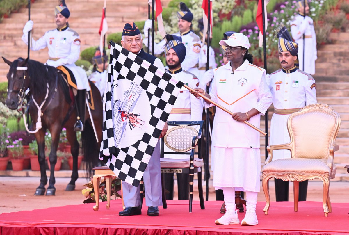 UpendrraRai's tweet photo. आज देश की राजधानी दिल्ली के करियप्पा परेड ग्राउंड में "PBG Soldierathon 2026" का भव्य आयोजन महामहिम राष्ट्रपति द्रौपदी मुर्मू जी द्वारा हरी झंडी दिखा कर किया गया। जिसके उपरांत मिजोरम के राज्यपाल जनरल (डॉ.)वी.के.सिंह जी, रिटायर्ड मेजर सुरेंद्र पूनिया जी के साथ हम सभी आयोजकों ने ग्राउंड पहुंचकर खिलाड़ियों का प्रोत्साहन किया। इस सफल आयोजन के लिए मेरी ओर से रिटायर्ड मेजर सुरेंद्र पूनिया जी की टीम से जुड़े सभी लोगों और प्रायोजकों का दिल से धन्यवाद। राष्ट्र सेवा और देश के वीरों के सम्मान के लिए हम सभी एकजुट होकर आगे कदम बढ़ाते रहें।
@rashtrapatibhvn @narendramodi @AmitShah @rajnathsingh @mansukhmandviya  @Gen_VKSingh @MajorPoonia @PMOIndia @HMOIndia